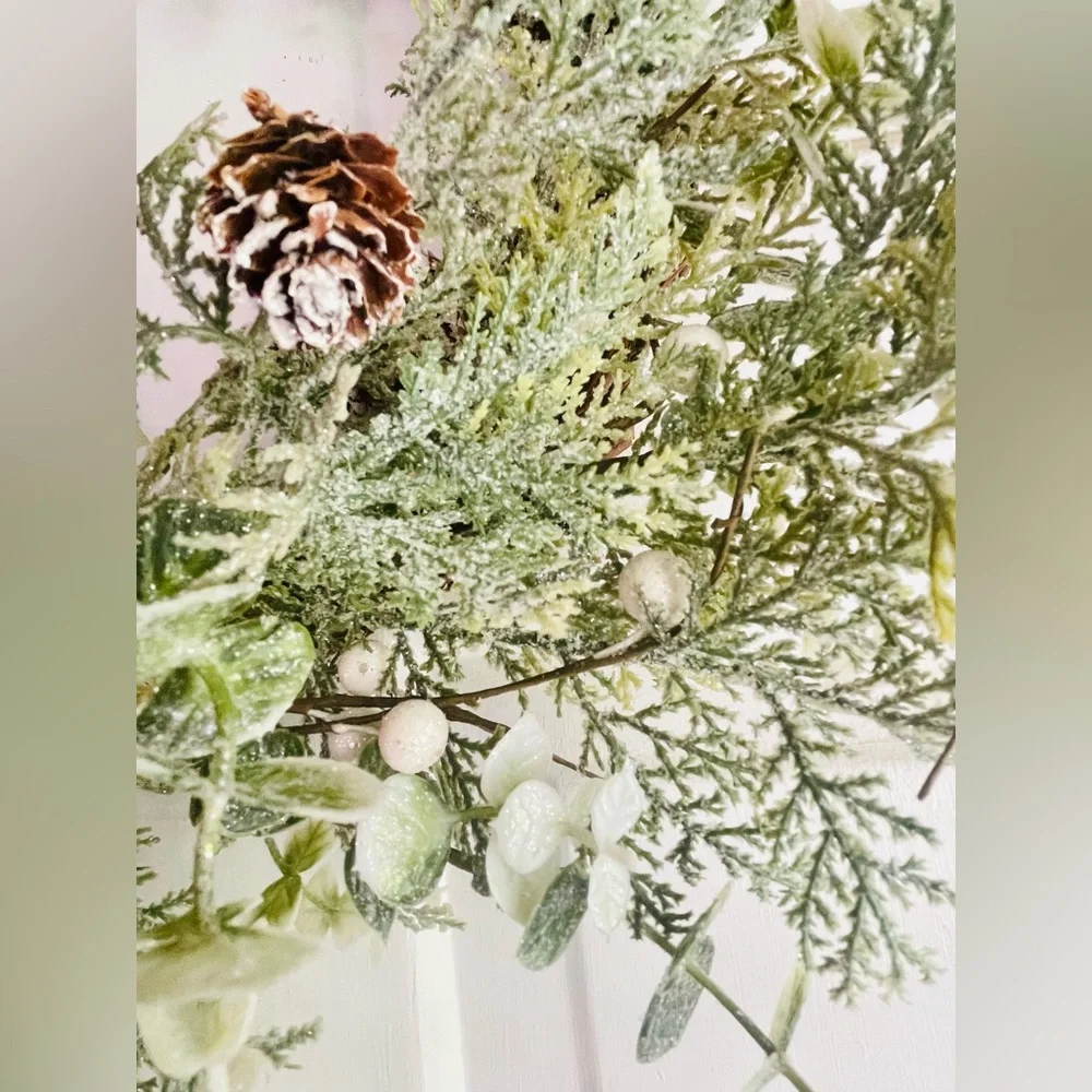 *Frosty Cedar, Pinecone & White Berry Wreath